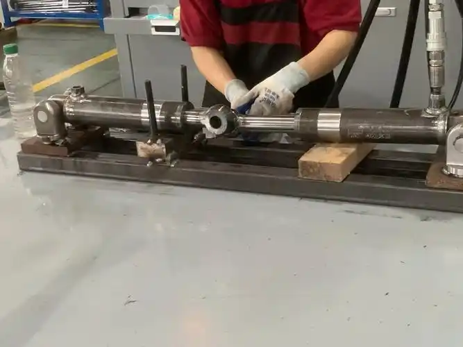 Cosa bisogna tenere presente quando si smonta un cilindro idraulico?